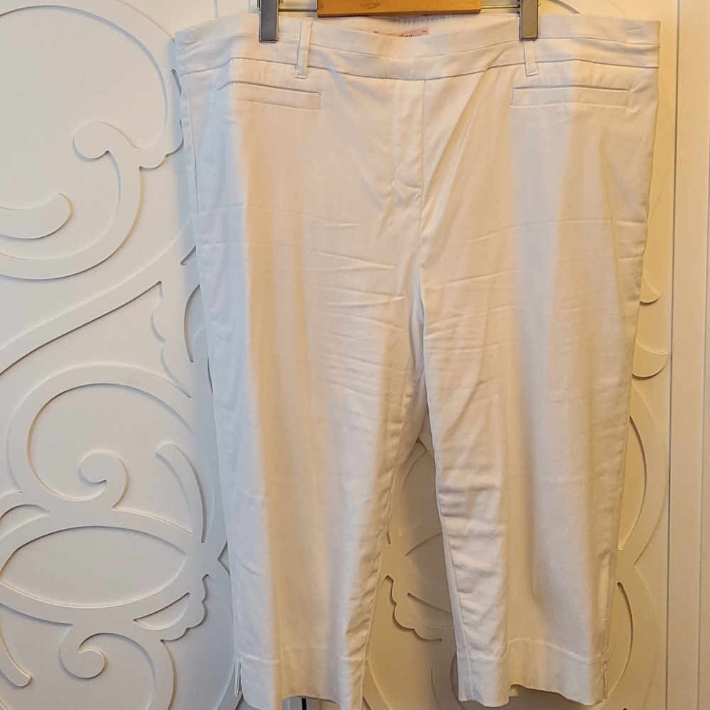 🌟🌟HOST PICK🌟 3 for $30 🌟 White Capri Pants - Size 24